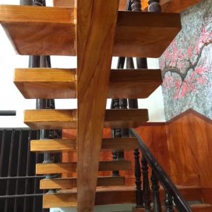 Sơn giả gỗ cầu thang nội thất